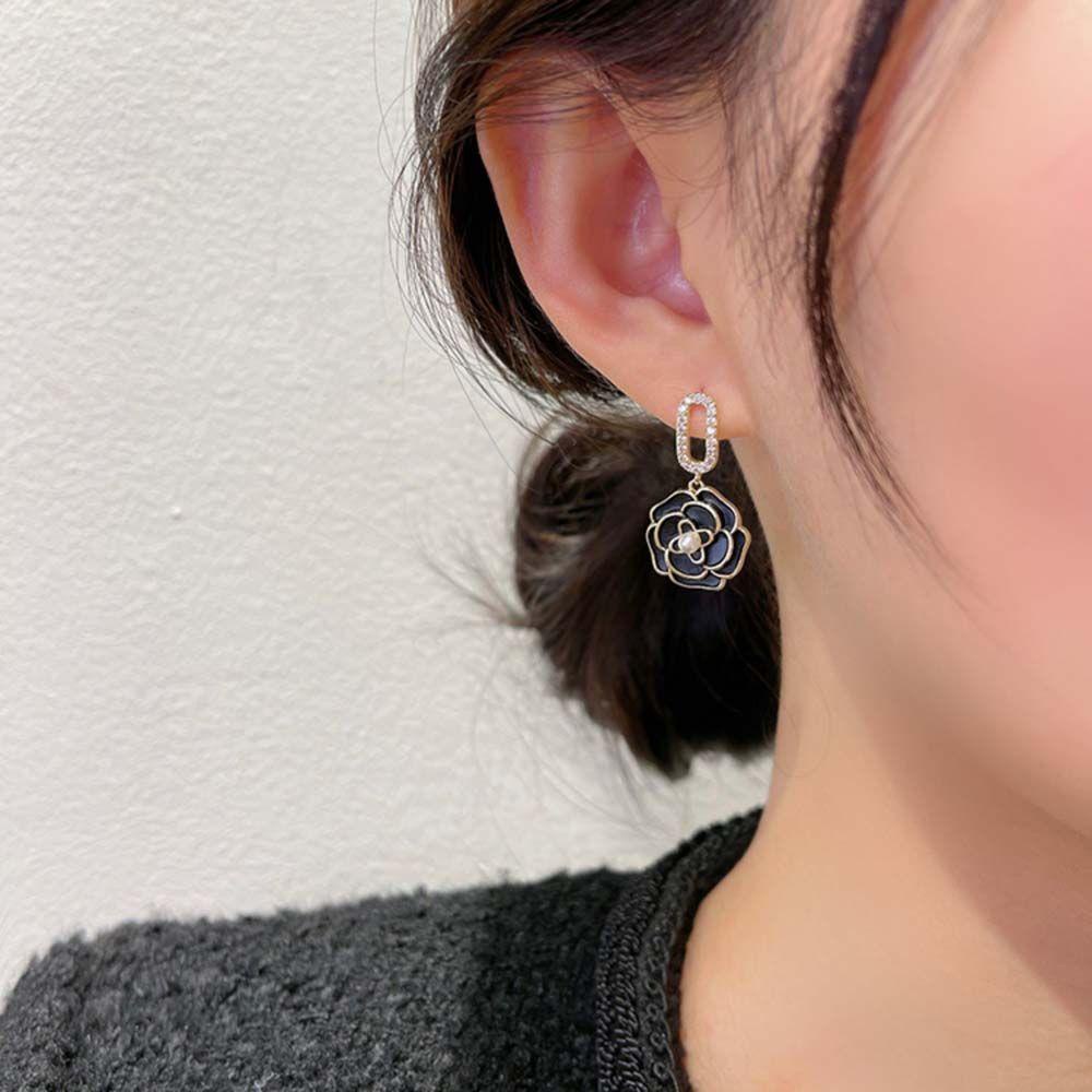 Bông Tai Hoa Trà Đen Trắng Sang Trọng|Phụ Kiện Điện Tử S9255 S925|Kim Khâu Kiểu Hàn Quốc Thiết Kế Dễ Thương