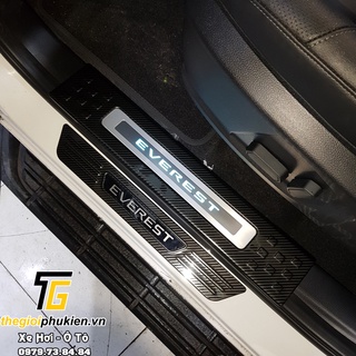 Bộ Ốp bậc cửa, Nẹp bước chân Ford Everest vân Carbon