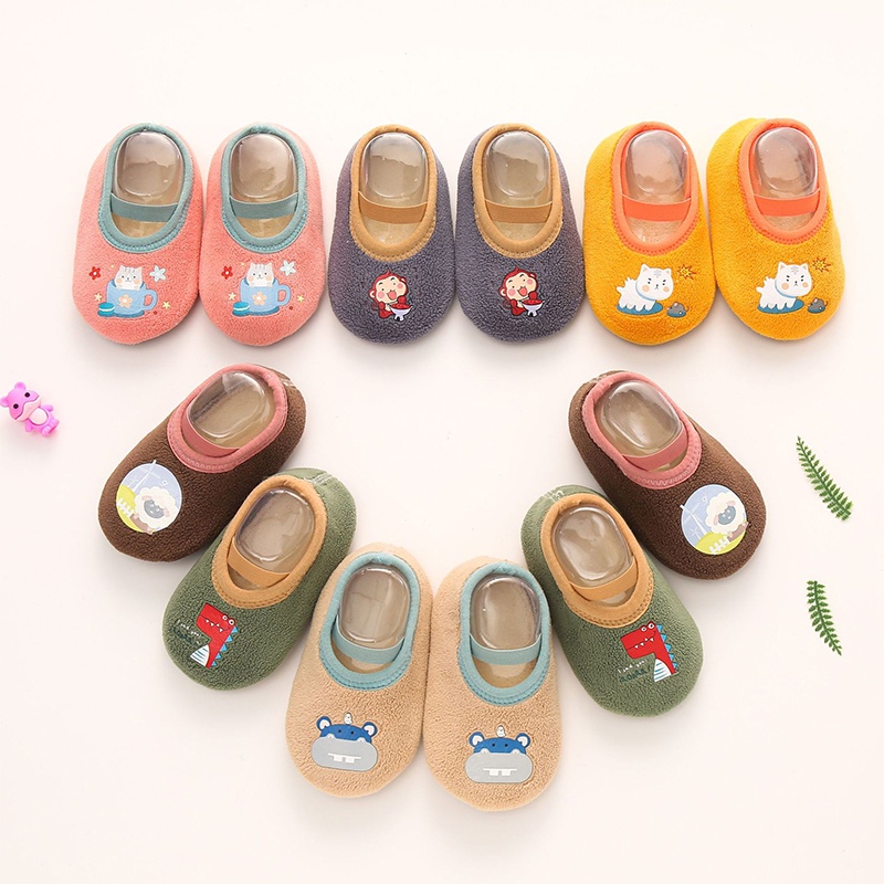 Giày thể thao AKKU họa tiết hoạt hình dễ thương chống trượt dành cho bé