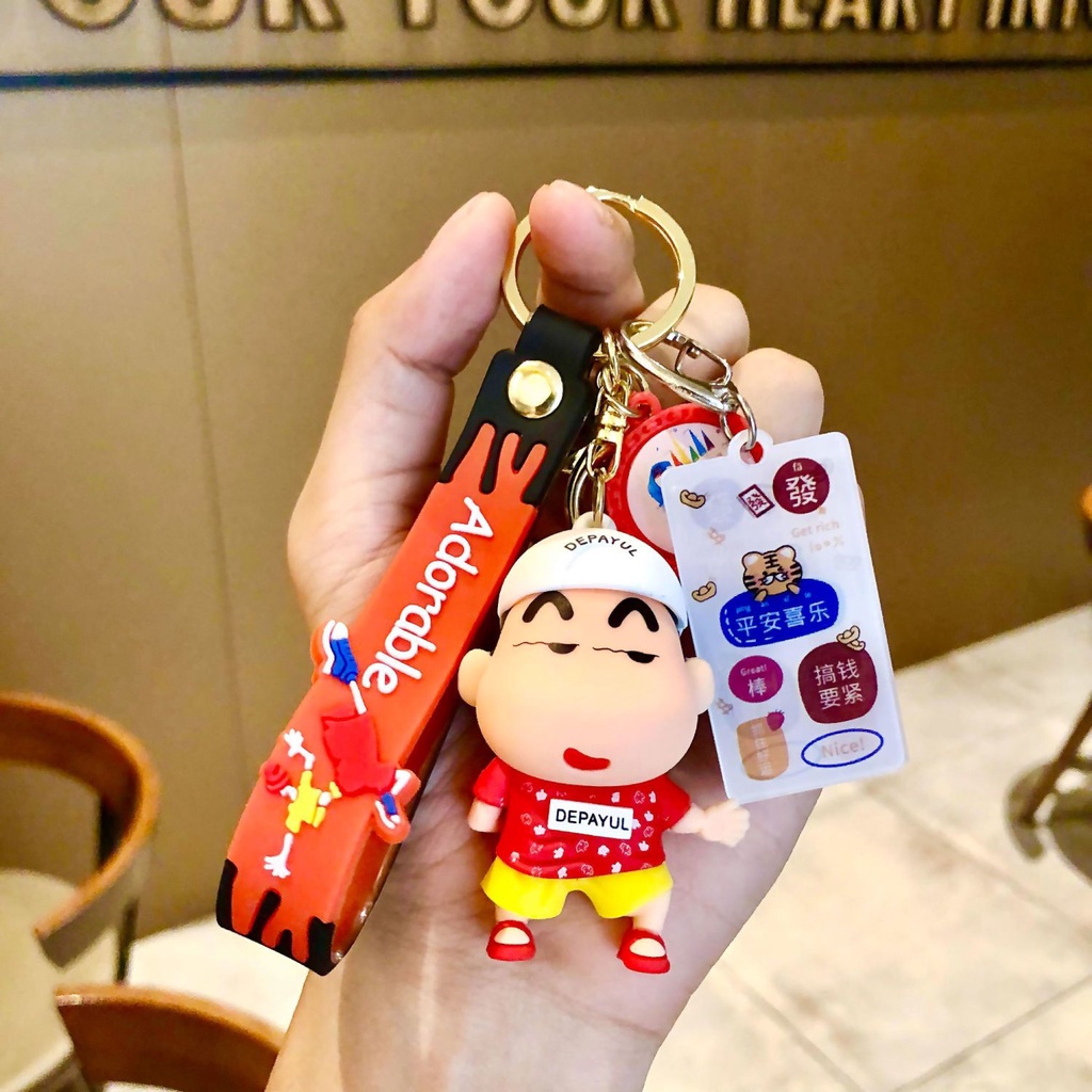 Móc Khóa Xe Hơi Hình Cậu Bé Bút Chì Dễ Thương