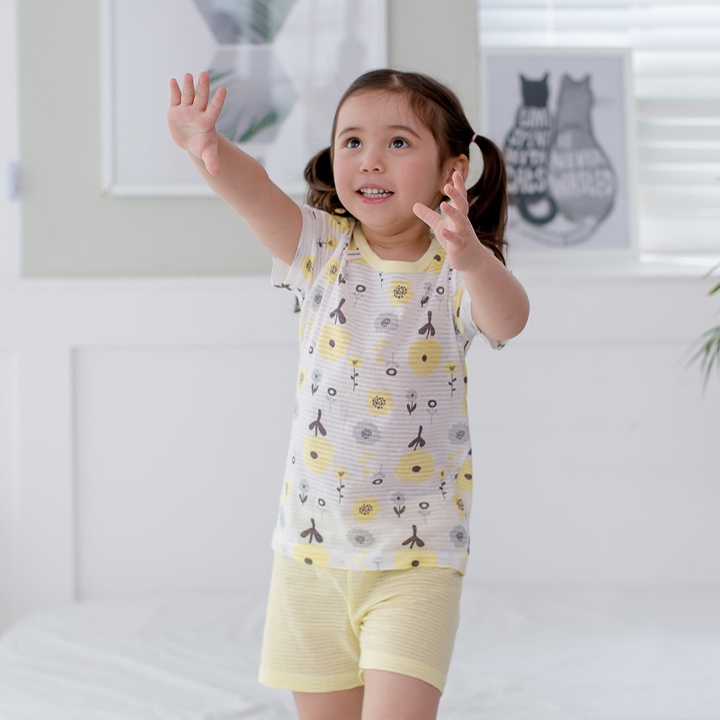 Set Quần Áo Mặc Nhà Vải Thoáng Khi, Họa Tiết Daisy Prancling Cho Bé Từ 17-20kg - K2V Shop