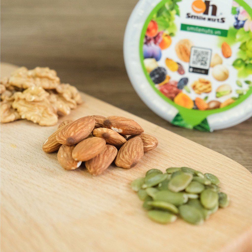 Mix Nhân Hạt Khô nhập khẩu Smile Nuts hộp 500g - Sản phẩm gồm Nhân Óc Chó, Hạnh Nhân tách vỏ đã nướng và nhân bí xanh