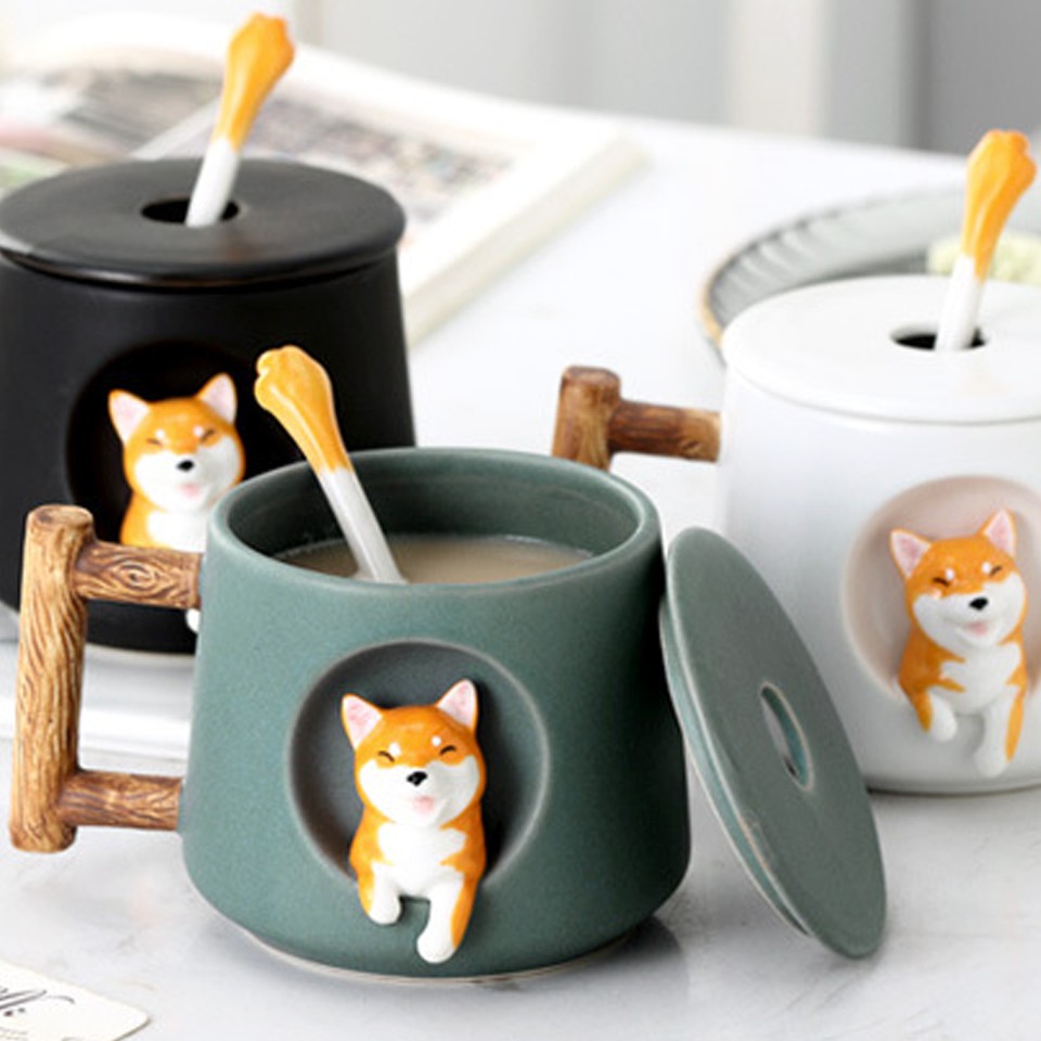 Ly Cốc Sứ Chú Chó Shiba Inu Hóng Hớt Quai Giả Gỗ Kèm Muỗng Thìa