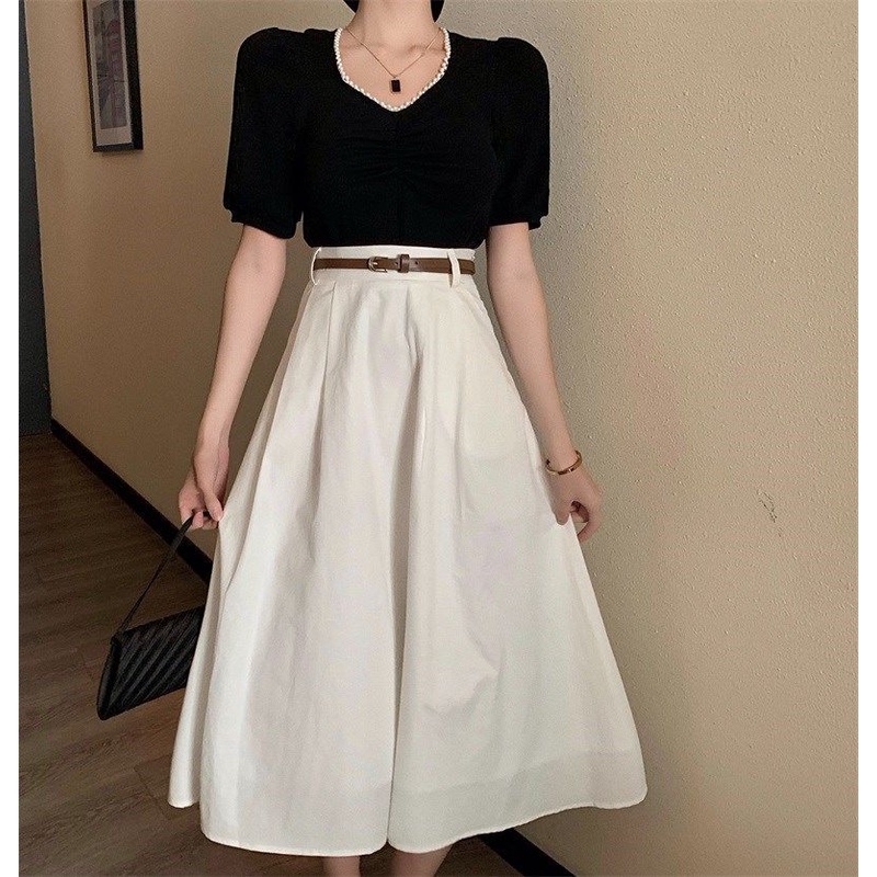 2022 Xia Ji Hepburn white half skirt small suit V-collar blouse fashion fried street network celebrity two-piece set