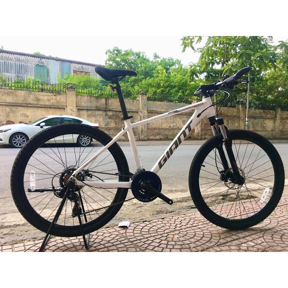 Xe đạp địa hình GIANT ATX720 phiên bản 2022, Khung sườn hợp kim nhôm ATX 7 Alluxx 3 lớp phủ bóng, màu đen trắng