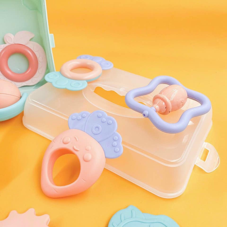 Bộ Đồ Chơi Gặm Nướu Xúc Xắc Cho Bé Sơ Sinh Lục Lạc Cầm Tay Baby Rattle An Toàn Cho Bé.