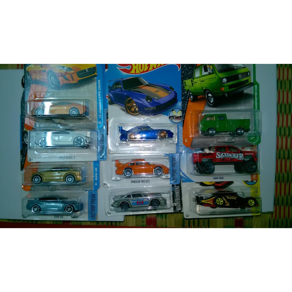 Combo 10 xe hotwheels - matchbox