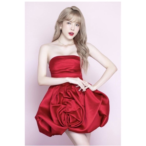 Đầm đỏ cup 2s Thiều Bảo Trâm