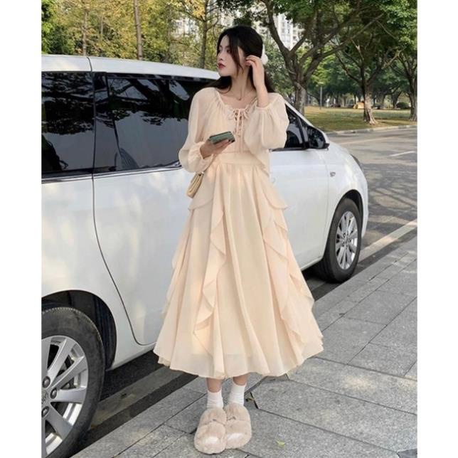 Set đầm maxi 2 dây nâu xòe vạt bèo phối áo khoác crop cột dây tonsurton