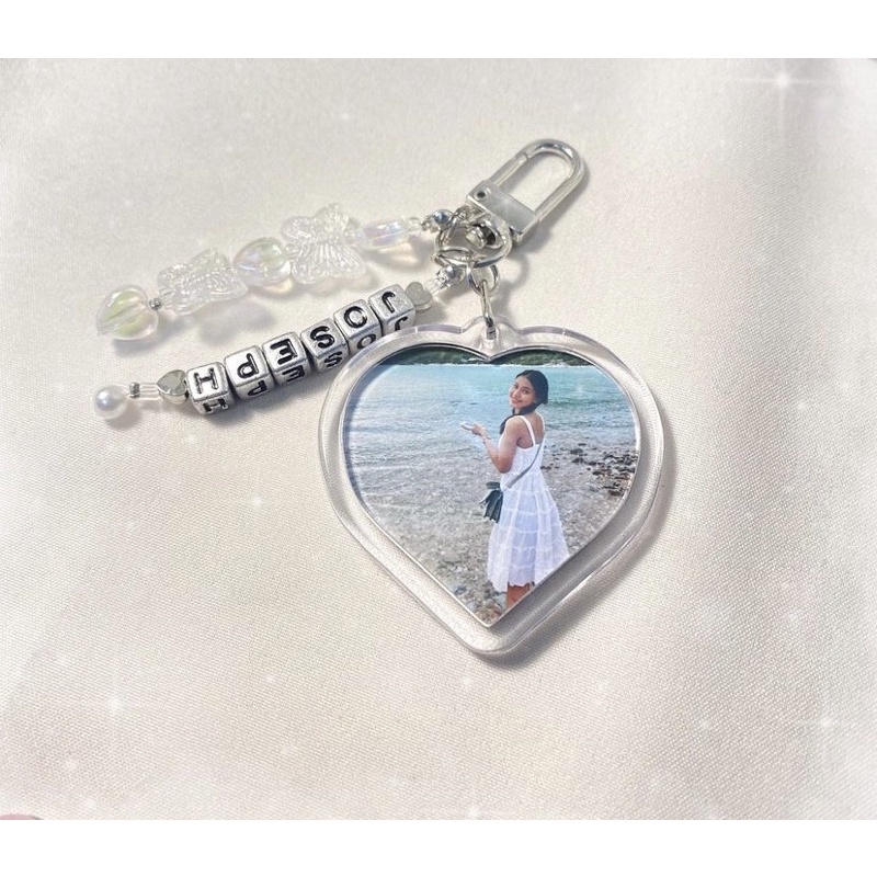 Móc khoá mica trái tim dây hạt cườm