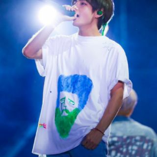Vòng tay đan dây đỏ Taehyung