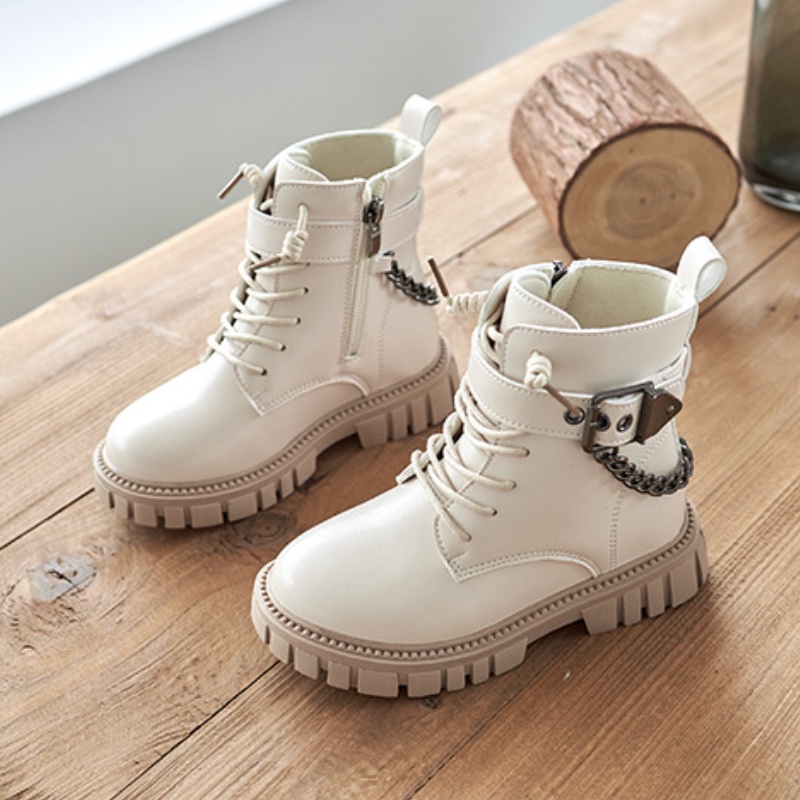 Giày bốt da đế mềm phối chuỗi xích kim loại kiểu Anh thời trang thu đông cho bé