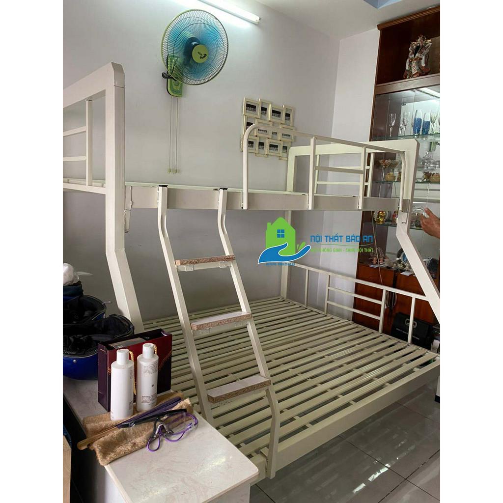 Giường sắt 2 tầng hộp vuông sắt 4x8 màu kem kích thước từ