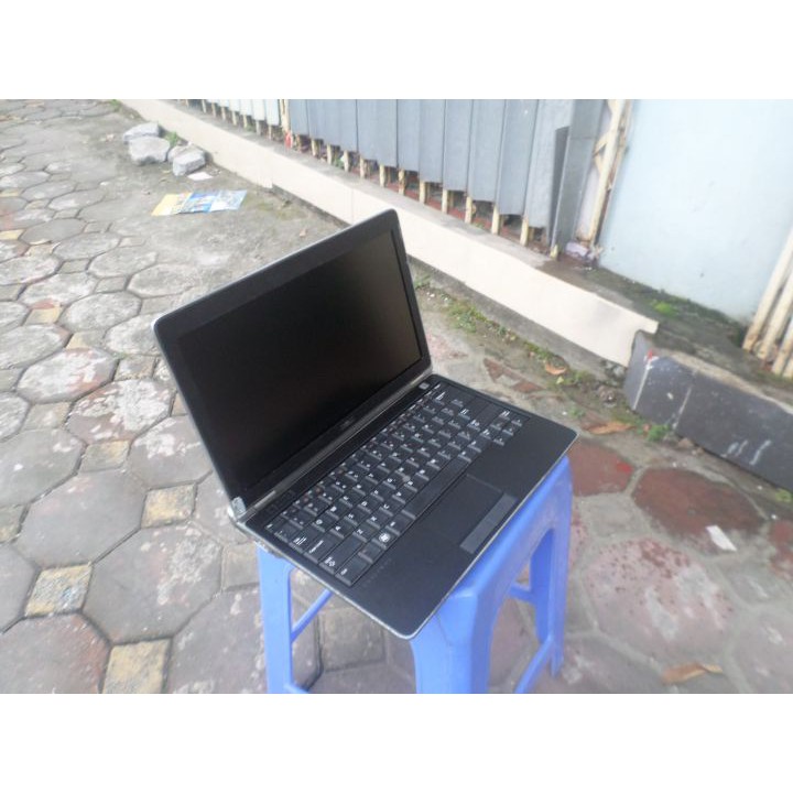 Laptop cũ Dell E6220, intel Core i5 2520 3.2ghz, Ram 4gb, Mỏng, Gọn, Nhẹ Khỏe