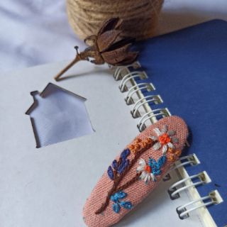 Kẹp tóc thêu hoa handmade