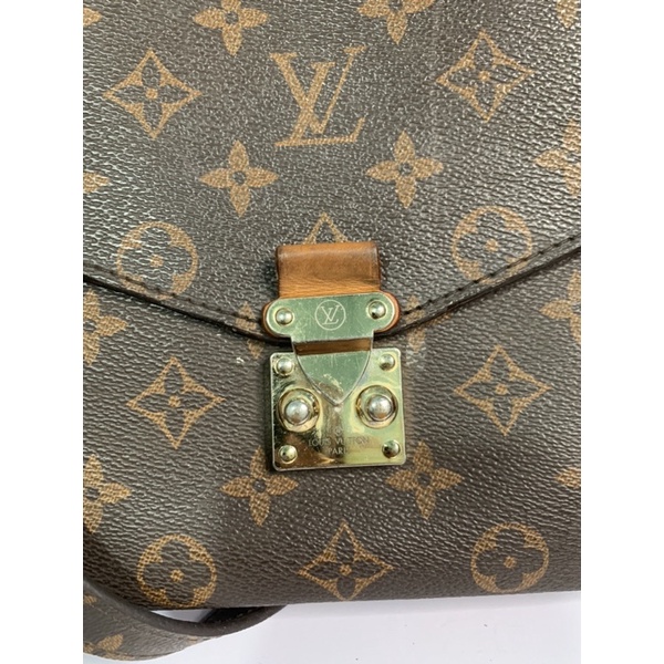 Túi đeo chéo phom hộp l.v