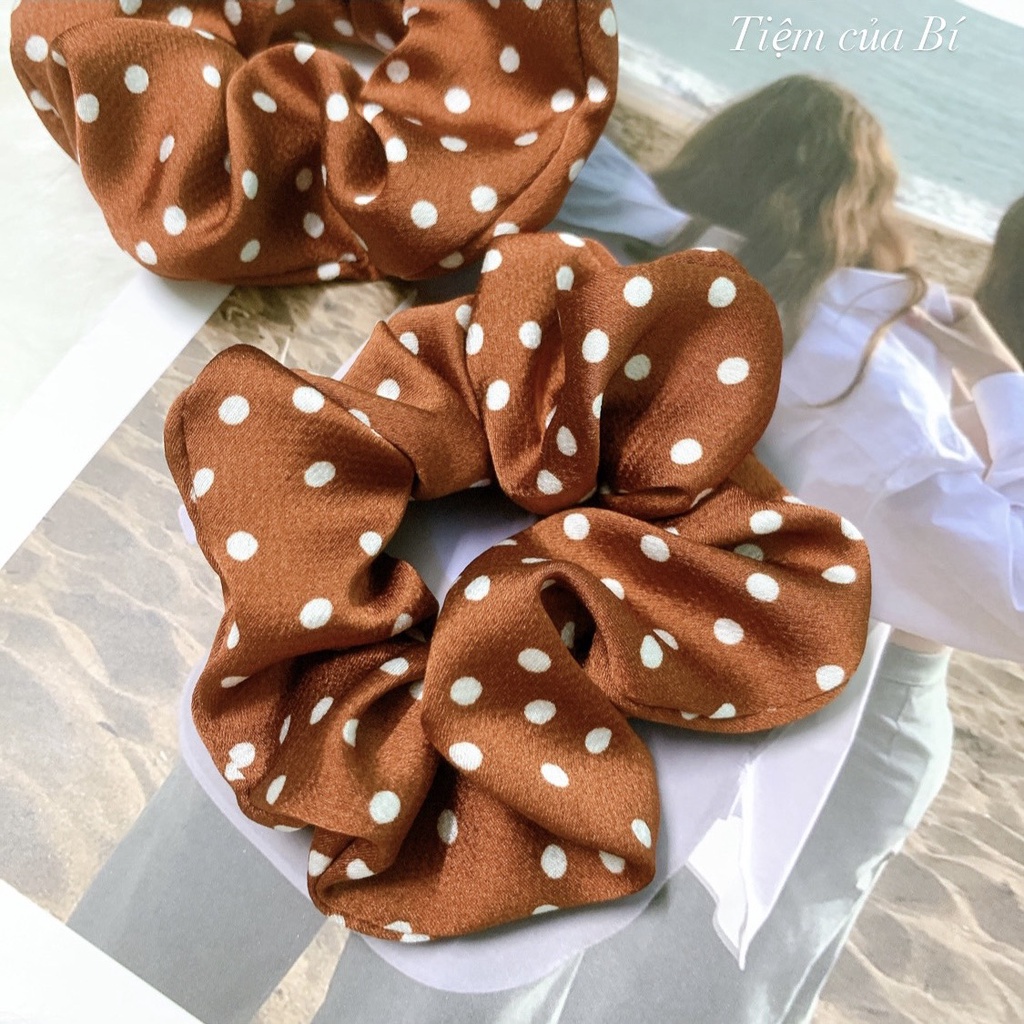 [Handmade] Scrunchies cột tóc nâu họa tiết chấm bi hot trend dành cho bạn nữ