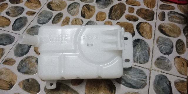 Bình nước phụ GM