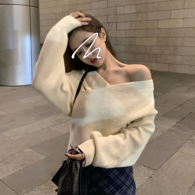 Áo len vạt chéo be - đen - nâu