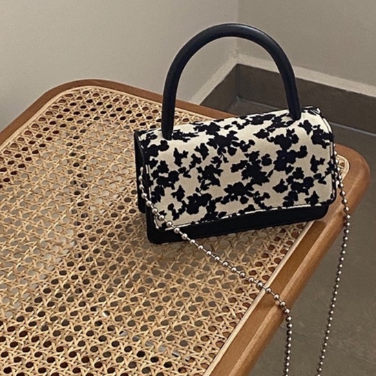 Túi Đeo Chéo Nắp Gập Phối Dây Xích Họa Tiết Hoa Phong Cách Cổ Điển Dễ Thương Dành Cho Nữ