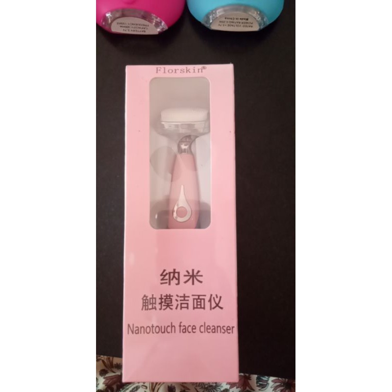 Máy rửa mặt matxa