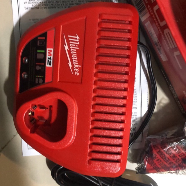 Xạc milwaukee m12 mới 100%