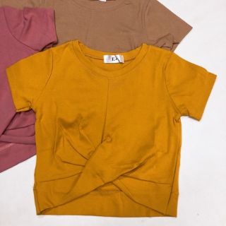 Áo croptop xoắn eo điệu đà