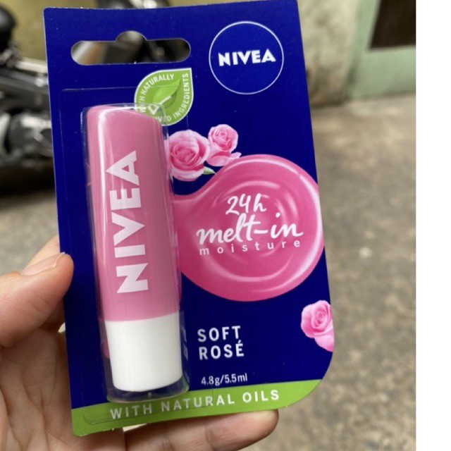 Son dưỡng ẩm môi NIVEA SOFT ROSE hoa hồng, giữ ẩm cho đôi môi mềm mại, căng bóng