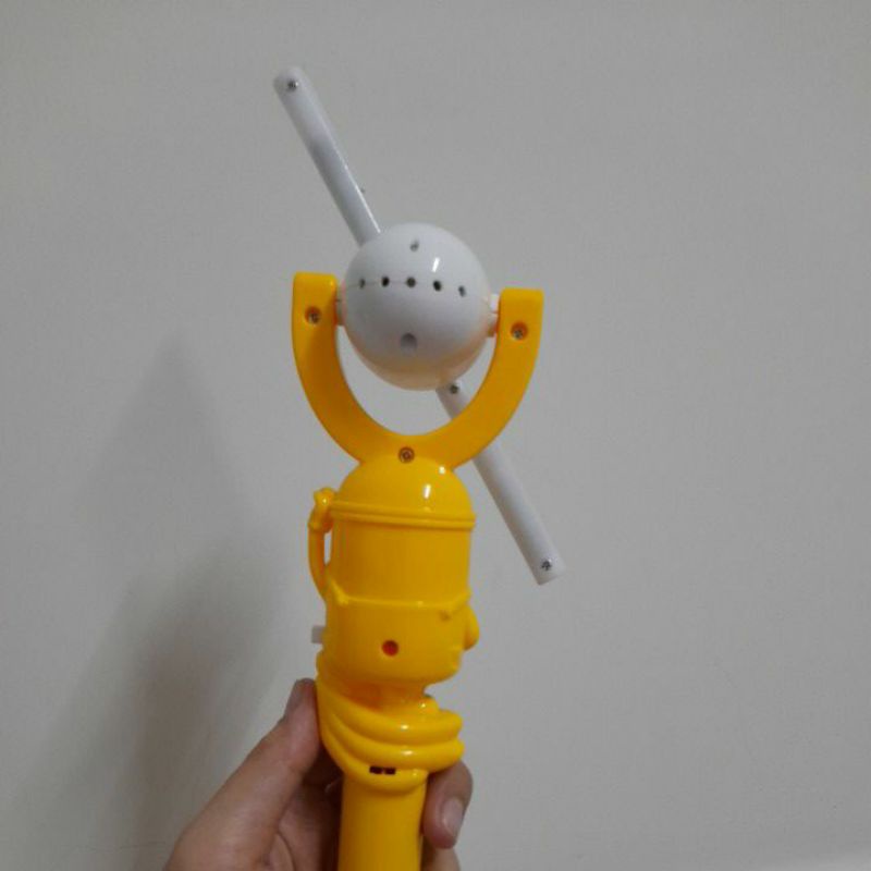 Gậy quay phát sáng có nhạc minion