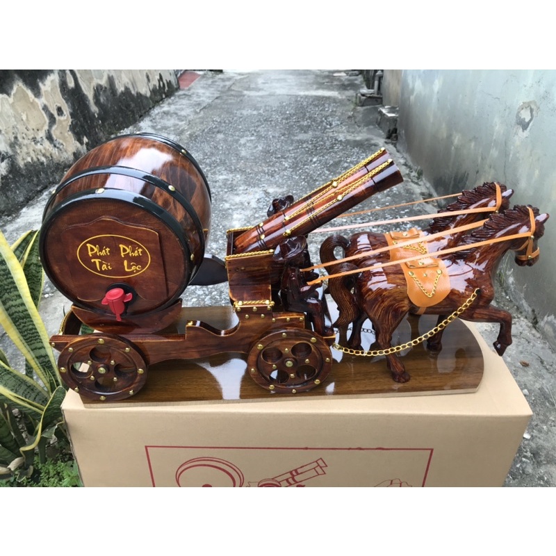 Ngựa đôi kéo pháo trống rượu vang