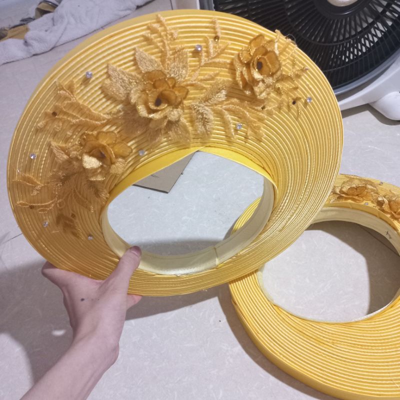 Khăn xếp cô dâu, hầu đồng màu vàng cúc hoa 3d