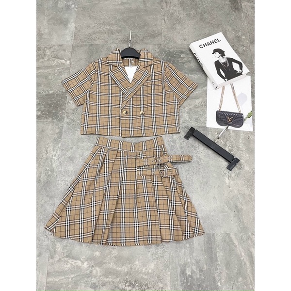 Set vest kẻ bbr chân váy xếp ly có lót quần sang xịn