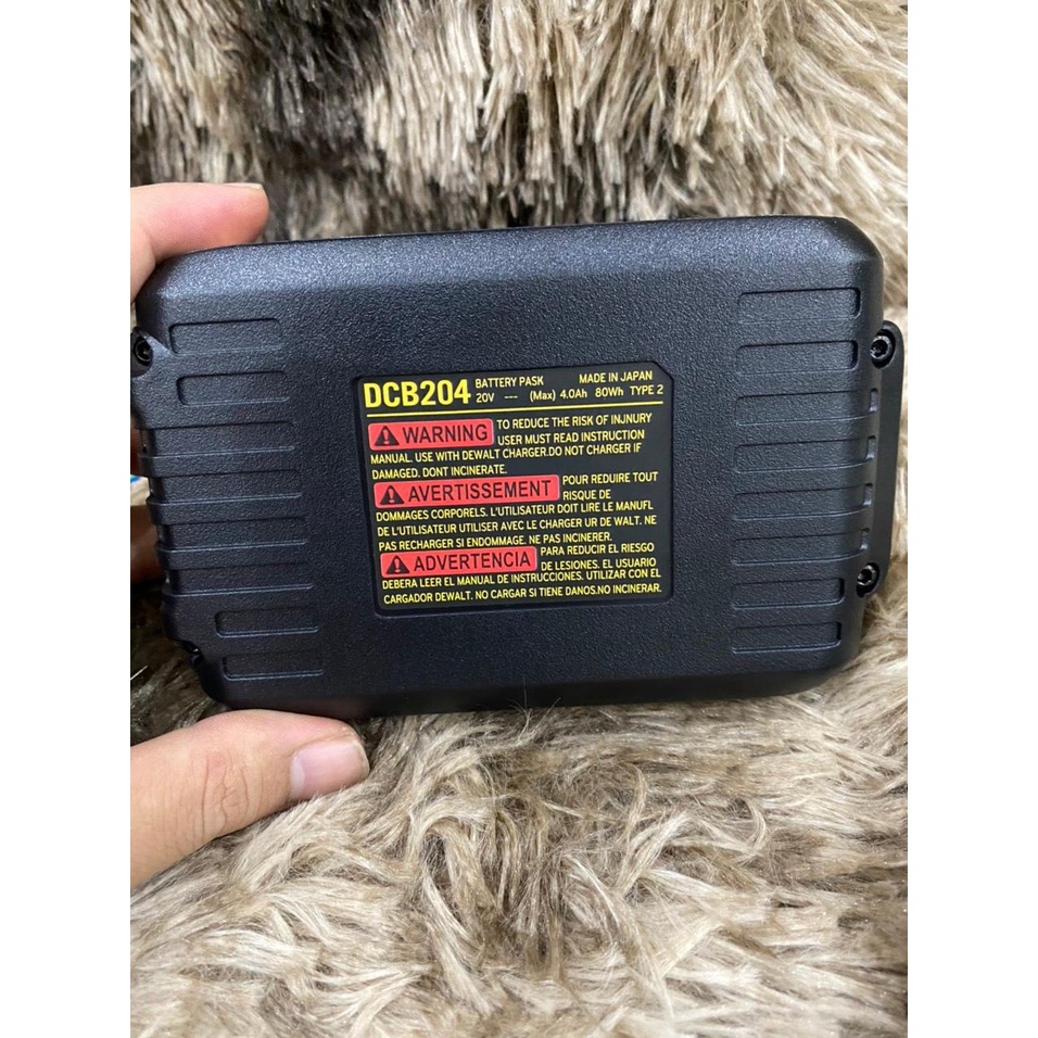 Pin DEWALT 18V 4AH cell 21700 nhận sạc zin có Led báo pin. BN.