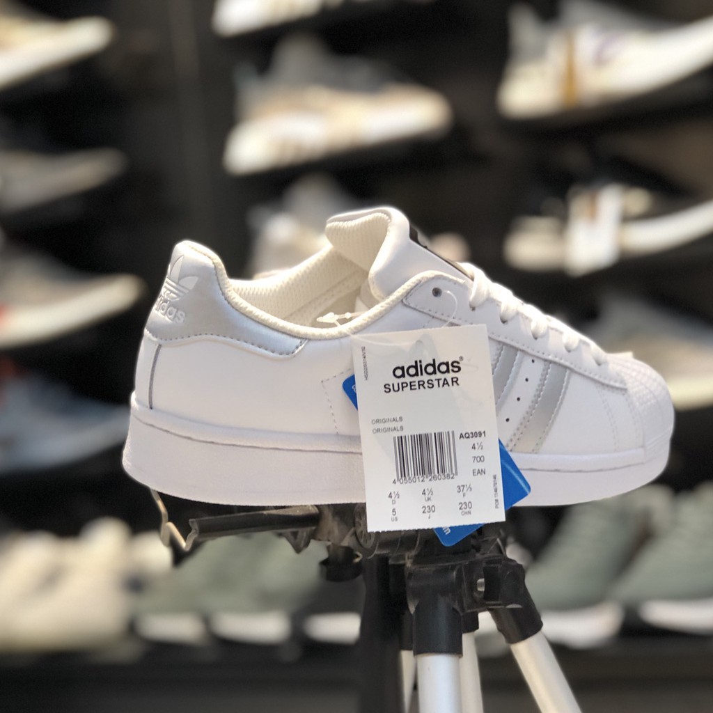 [Adidas giày]Giày Superstar da miếng kiểu dáng classic lên chân cực đẹp fullbox mới về tại shop. ?