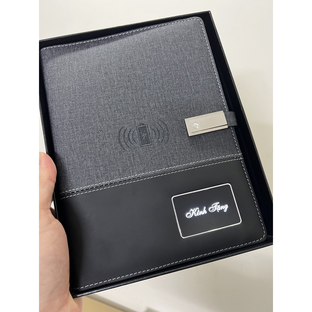 CÓ LED SÁNG TÊN RIÊNG - Sổ sạc đa năng )