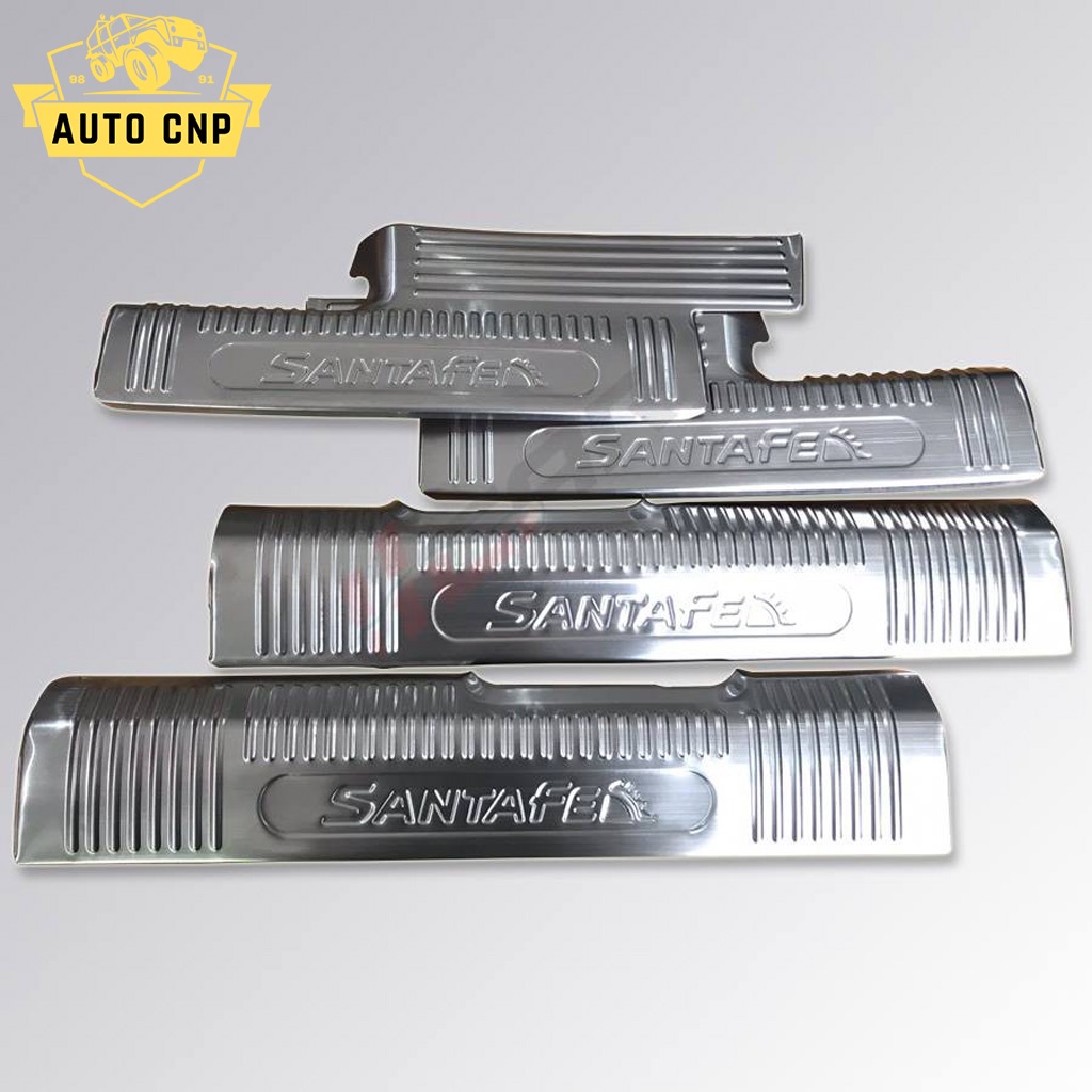 Ốp bậc chân cho xe HYUNDAI SANTAFE chất liệu INOX, chống trơn trượt trầy xước bậc lên xuống xe – AUTO CNP