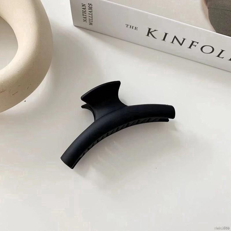 Kẹp tóc sau đầu phong cách trẻ trung dành cho nữ