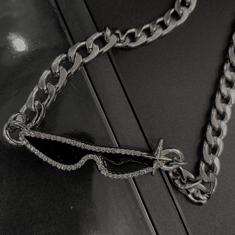 Dây chuyền mặt hình kính mát đính đá giả