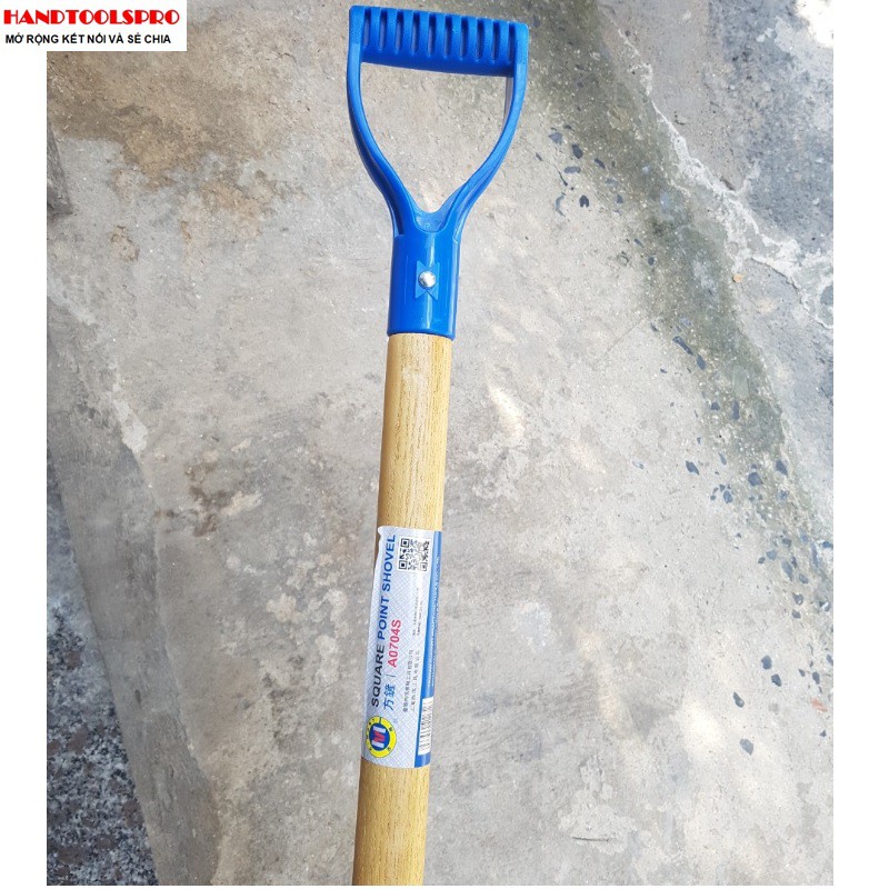 Cây xẻng bằng cán gỗ tay cầm 1020mm A0704S C-MART