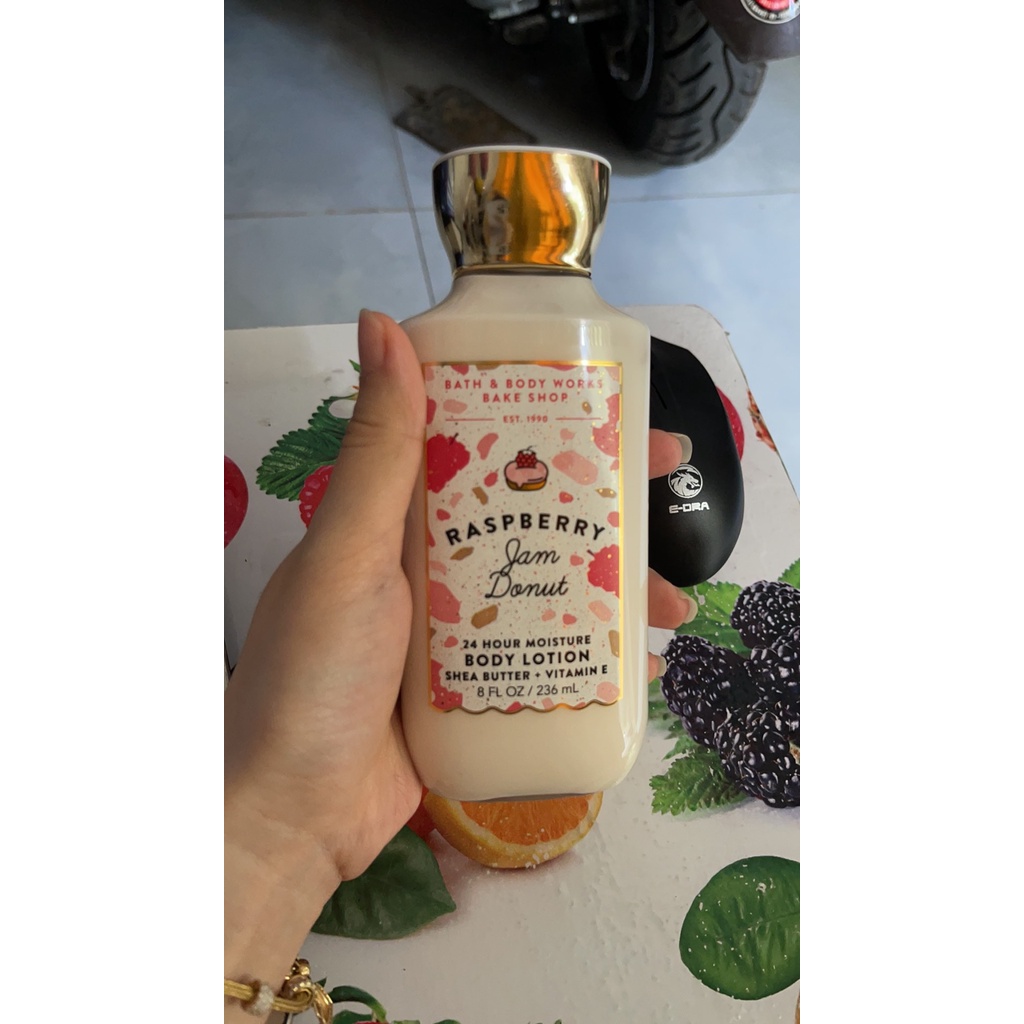 Dưỡng thể Bath &amp; Body Works 236ml - Raspberry Jam Donut (Mỹ)