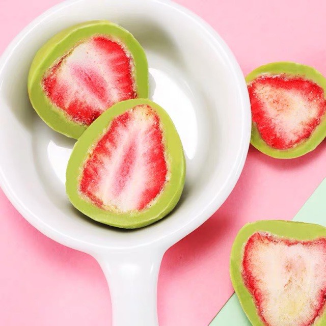 Kẹo bọc dâu tây sấy nhiều vị (socola/ matcha/ sữa/ hoa hồng) gói 60g siêu ngon