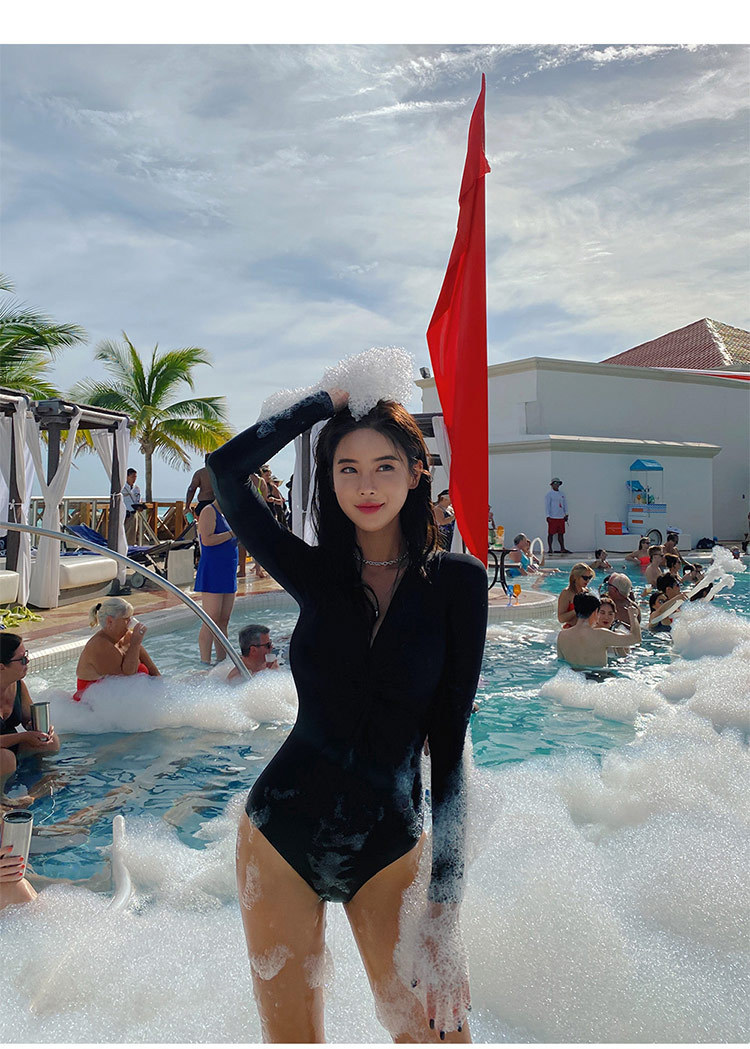 Đồ Bơi Một Mảnh Dài Tay Cổ Chữ V Khoét Sâu Cho Nữ | BigBuy360 - bigbuy360.vn