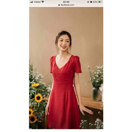 váy đỏ đô của DILY