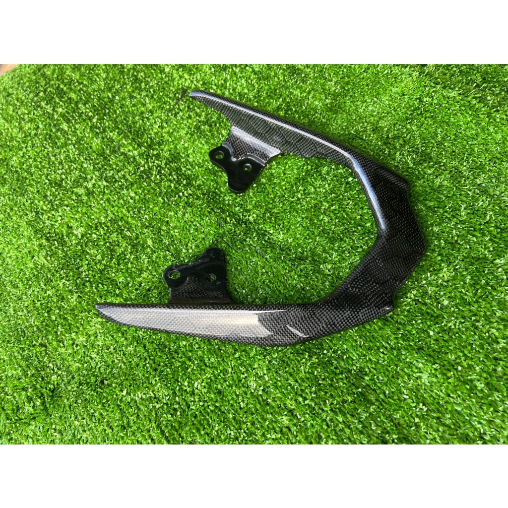 Cảng sau Winner X, Tay dắt Winner X V1 ốp carbon fiber