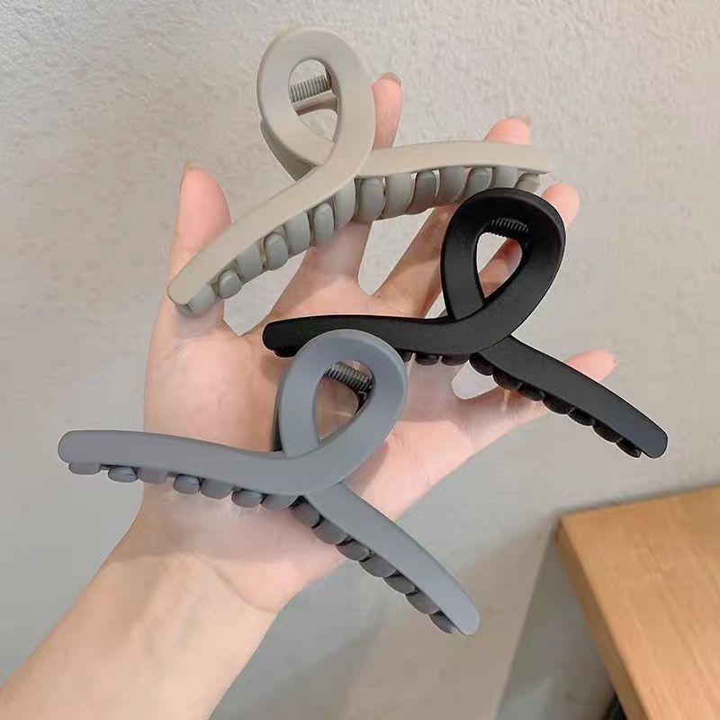 Kẹp tóc hình cá mập cỡ lớn 11cm thiết kế đơn giản