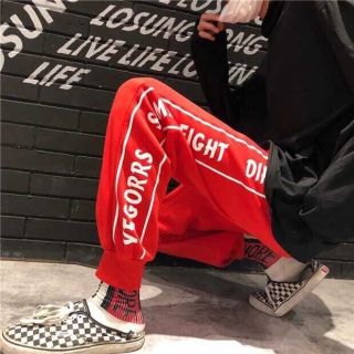 Quần jogger viền chữ