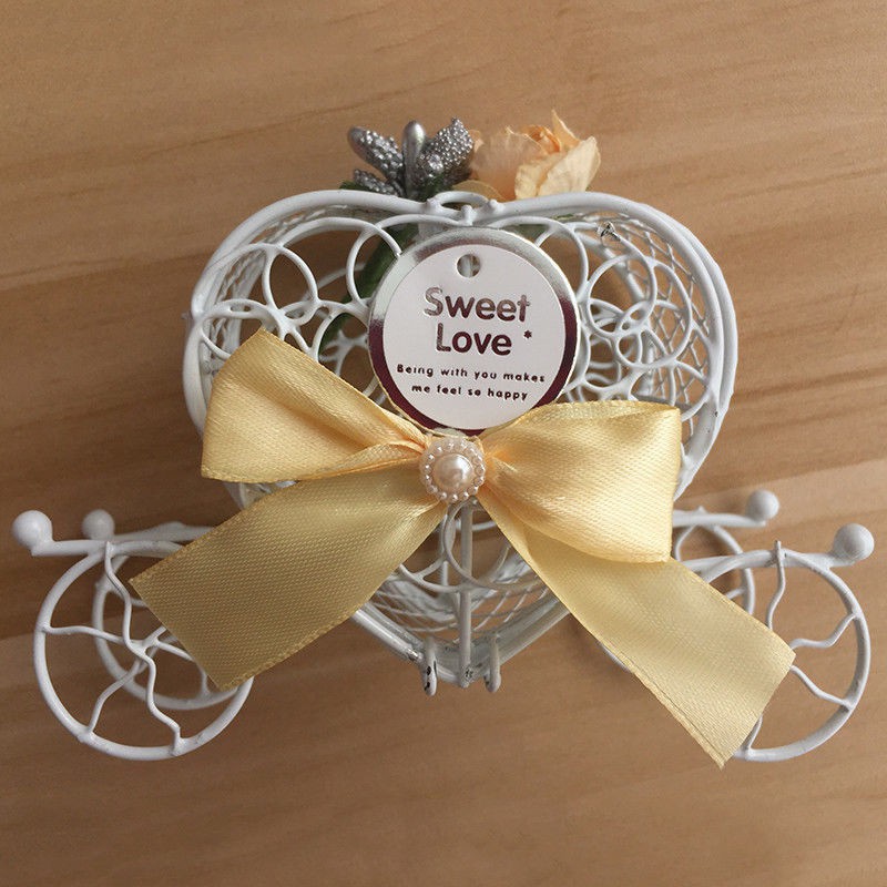 Hộp phụ kiện trang trí đựng kẹo socola cỗ xe lọ lem