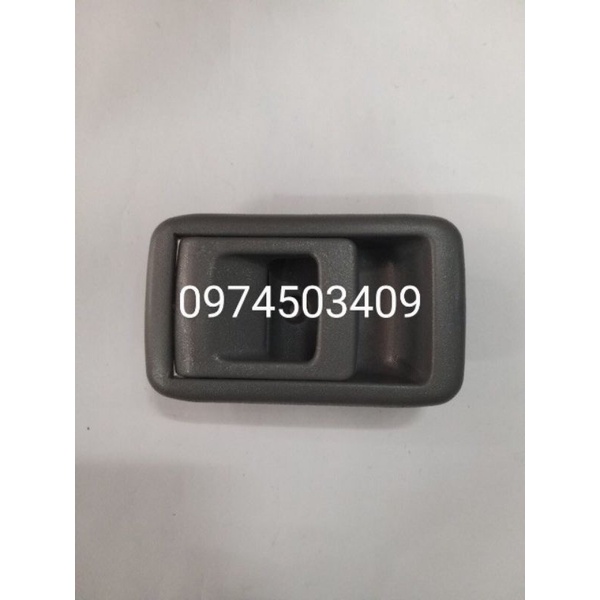 Tay mở cửa trong ô tô Toyota Zace