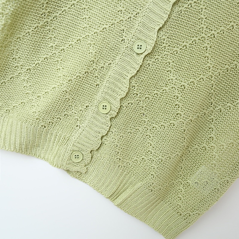 Áo len cổ thêu hoa Comic | BigBuy360 - bigbuy360.vn