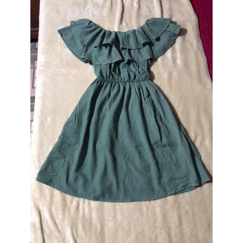 Váy trễ vai sz s, m nhỏ mặc được.